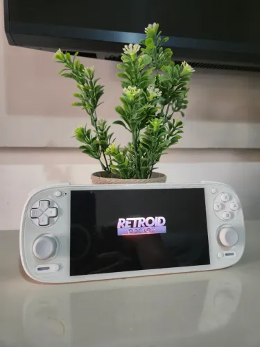 Retroid Pocket 5 ( Com película) 