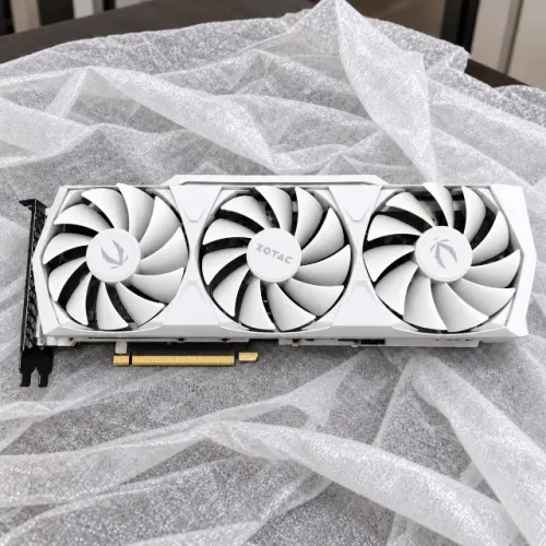 RTX 3080 Zotac Branca 10 GB - 3 Fans