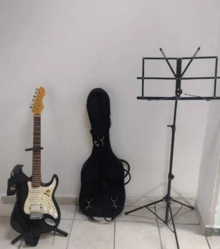 Guitarra Stratocaster Michael STM Series + Acessórios