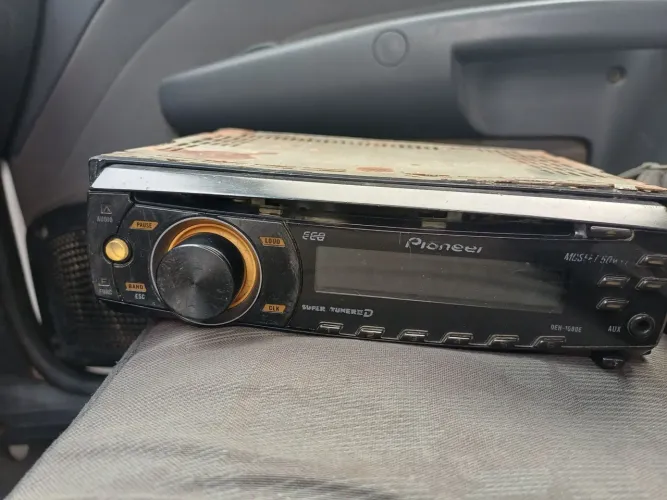 Pioneer DEH 1080E ( NÃO TEM USB NEM BLUETOOTH)