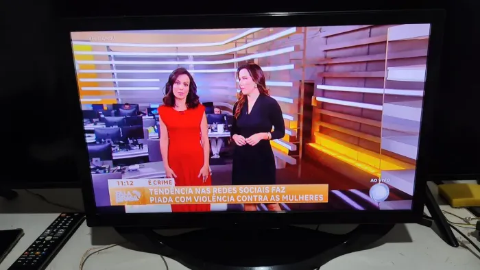 Tv monitor CCE 24 led hd conversor digital , aparelho em ótimo estado , com garantia
