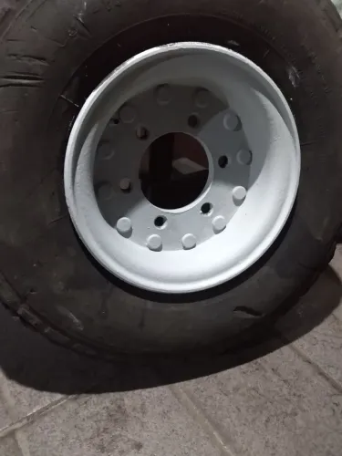 Pneu de empilhadeira 650/10 com roda reformada
