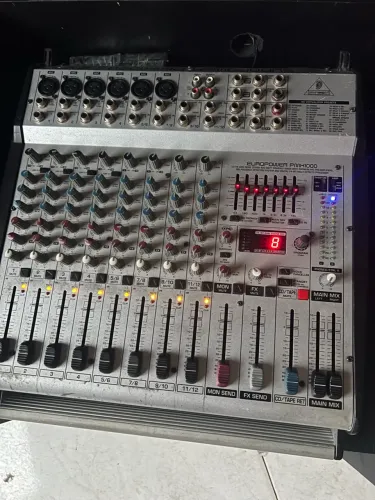 Mesa de som Profissional BEHRINGER 12 canais