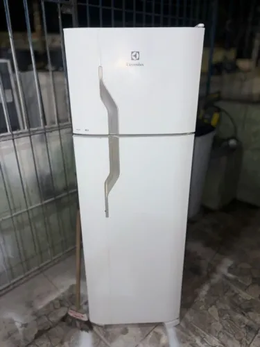 Geladeira Eletrolux 280 litros 