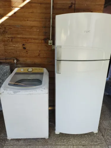 Máquina de lavar e geladeira vendendo as duas juntas