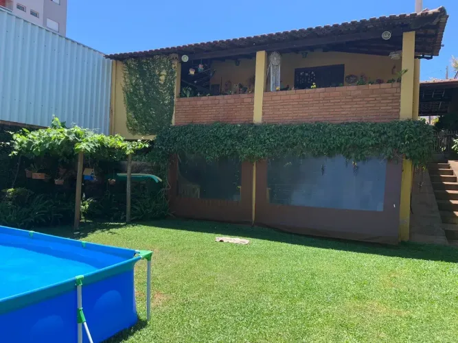Casa para venda possui 220 metros quadrados com 3 quartos