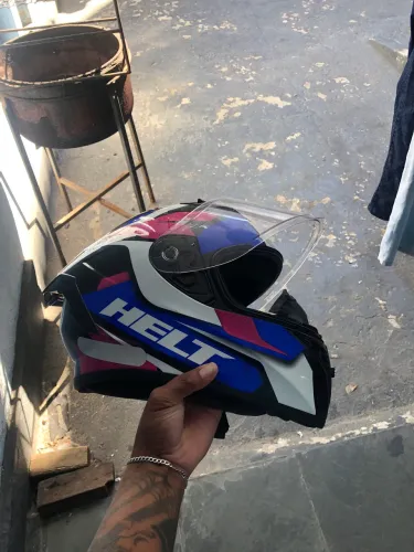 Capacete helt em perfeito estado 