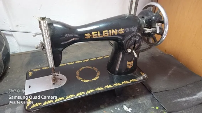Máquina  de custura  elgin 