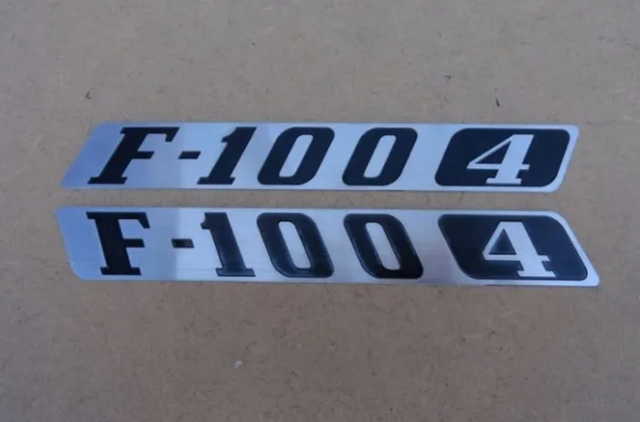 Emblema F-100 4 Cilindros Emblema Lateral Capô F-100 1976 a 1979 - Par