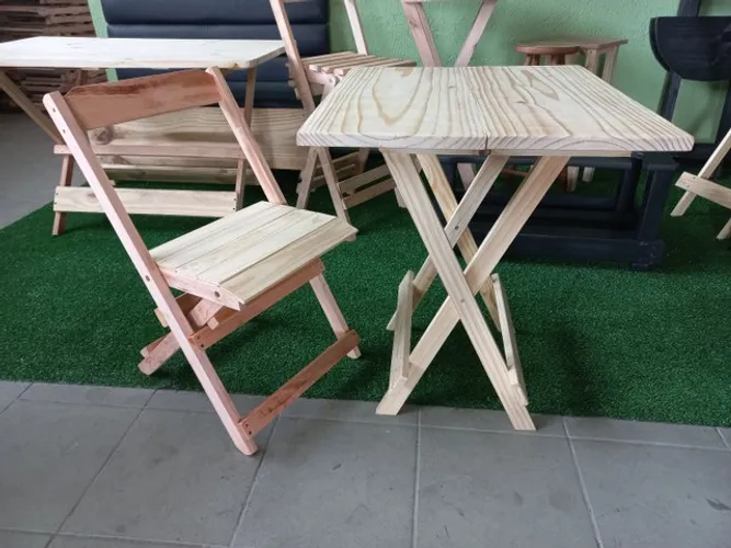 Mesa dobrável de madeira para bar