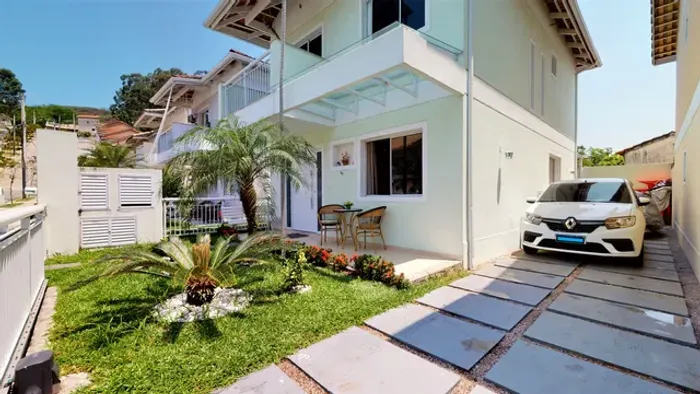 Linda casa (NÃO GEMINA) 4 qtos (suíte) 3 vgs quintal c churrasq e espaço fazer piscina laz