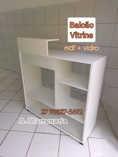 Balcão com vidro