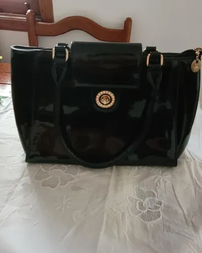 Bolsa de mão verniz preta