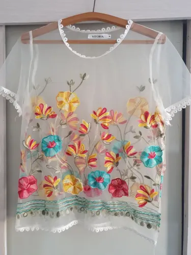 Blusinha com transparência 