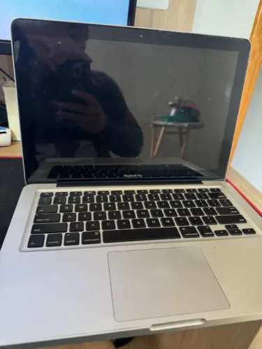 MAC BOOK PRO - APPLE