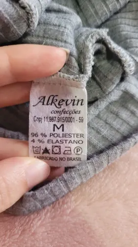Blusa tipo cropped Cinza manga longa- Tamanho M