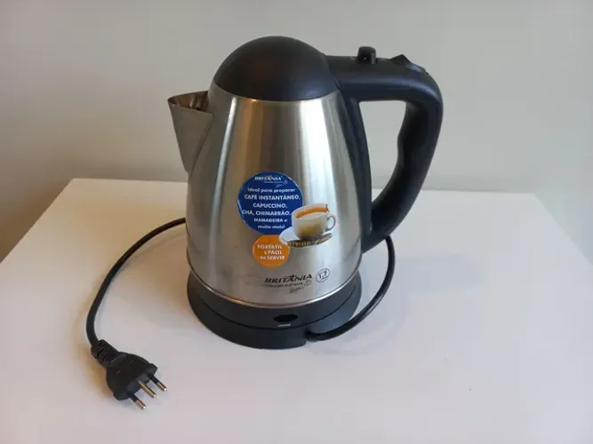 Chaleira Elétrica Inox 1,7 litro Britânia Desligamento Automático 220v