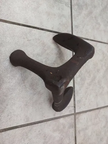 BIGORNA ANTIGO DE FERRO PÉ DE FERRO SÓ VENDA NÃO TROCO POR NADA 