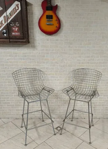 Duas cadeiras para Studio 