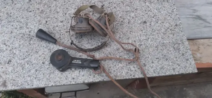 Fone antigo de comunicação militar 