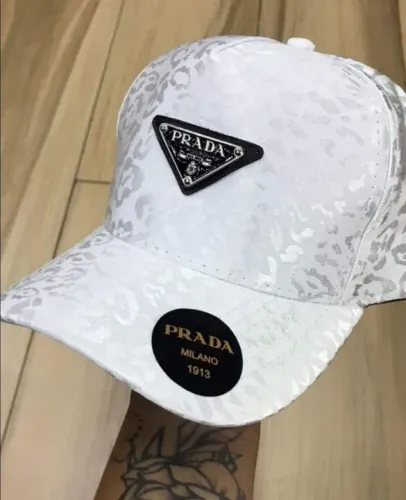 Bonés Prada