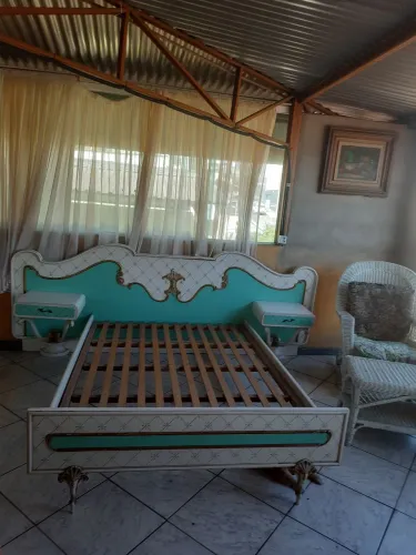 Cama vintage com design elegante