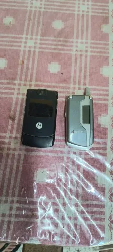 Dois celular para retirada de peça não funcionan