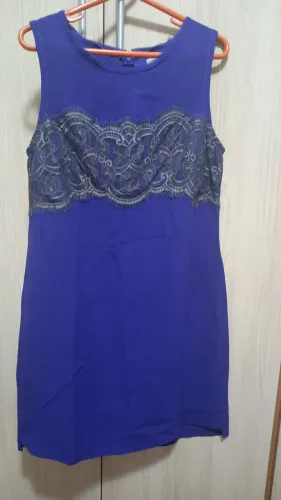 Vestido azul com renda