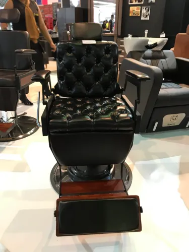 Cadeira de Barbeiro Profissional Hawk Capitonê 