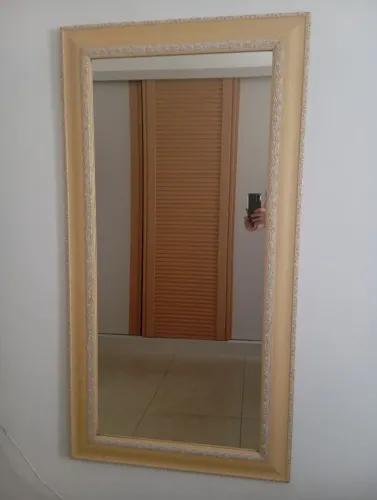 Espelho decorativo com moldura 