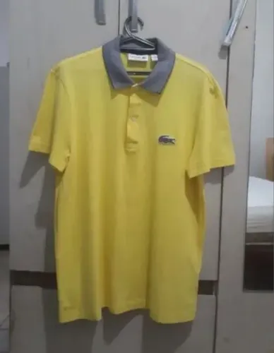 Polo Lacoste Amarela - Tamanho P