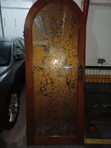 Porta estilo colonial de madeira e vidro decorado 2,20 cm X 82 cm