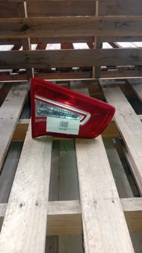 LANTERNA TRASEIRA ESQUERDA TAMPA DE MALA KIA SPORTAGE 13/14 COM DETALHE