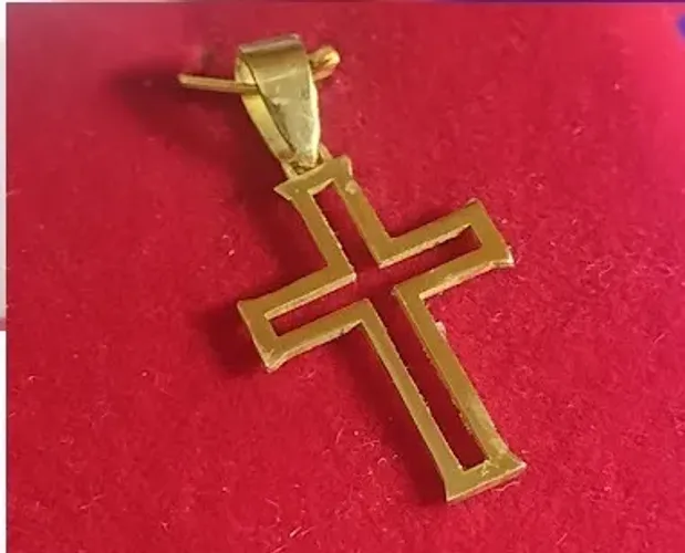 Pingente Cruz Vazada Ouro 18 Kilates Peso 1.20 Gramas 20 mm                               