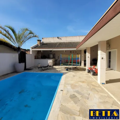 Casa com Piscina