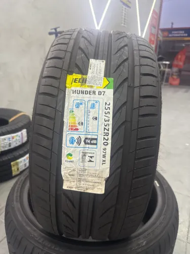 Pneu Delinte Thunder D7 255/35ZR20