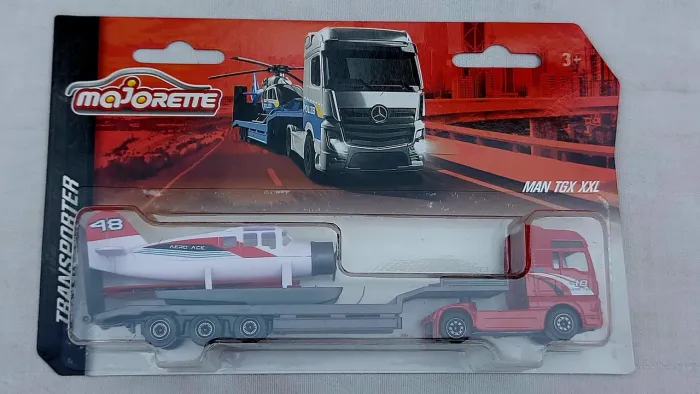 Miniatura Carreta Man na escala 1/64 Majorette 