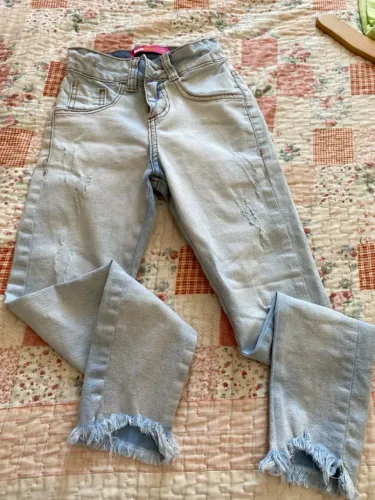 Calça Jeans Infantil com Barra Desfiada