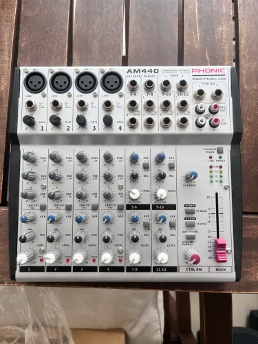 Mesa de Som Phonic AM440 - Mixer Analógico