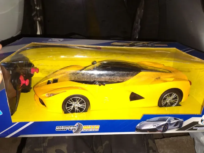 Carrinho de controle remoto amarelo 04 funções