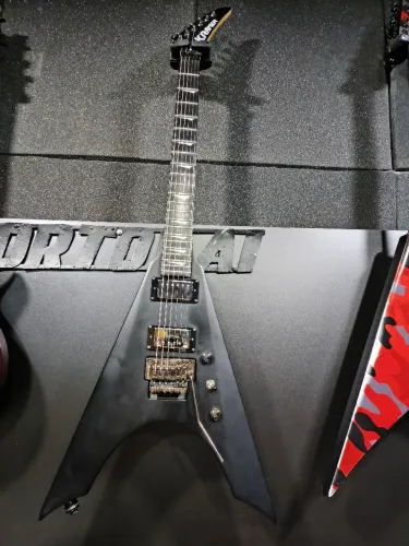 Guitarra Kramer Flying V Nite