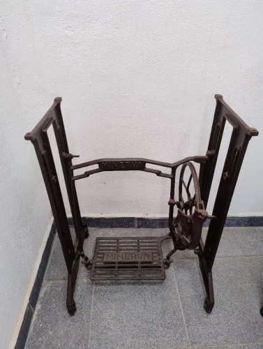Pé de máquina de Costura Antiga 