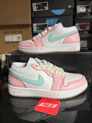 Nike Air Jordan 1 Low Paw Print - tamanho 36BR, original (929)