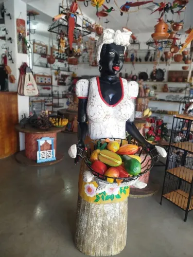 Boneca em madeira rustica