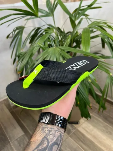 Chinelo Power Preto com Detalhes Verde Neon