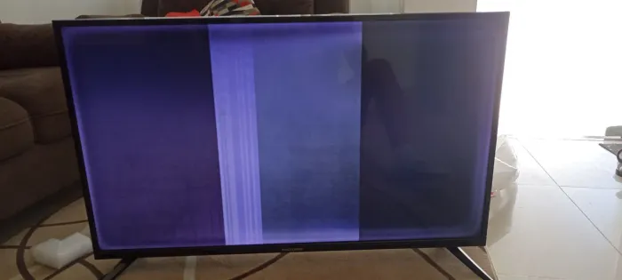 TV Multilaser com defeito na tela
