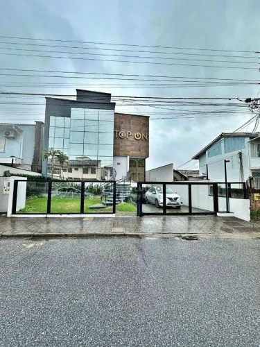 Prédio à venda composto por 3 pavimentos, 476 m² Balneário - Florianópolis/SC