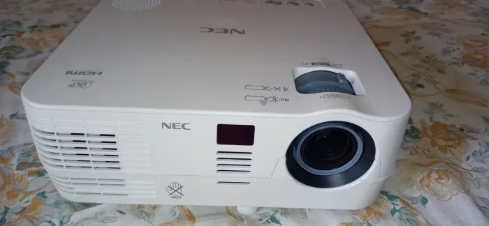 Projetor NEC VE 282 HDMI FULL HD 3 K  LUMES lâmpada nova...
