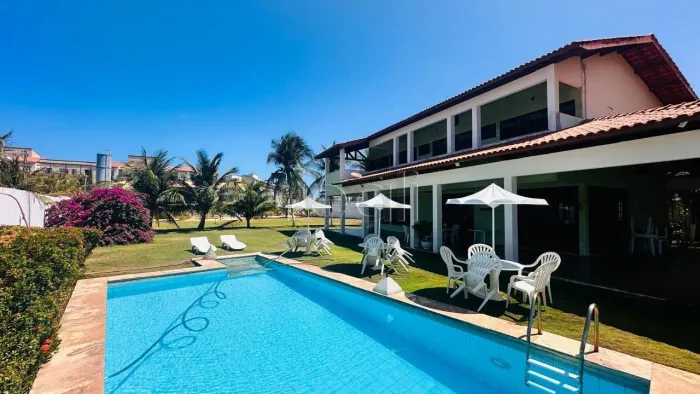 Casa na Praia do Porto das Dunas | 2.500m² | 04 Suítes