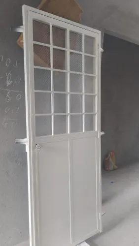 Fabricamos porta portão janela proteção escada guarda-corpo estrutura metálica etc